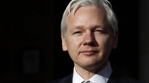 Alive. Safe. Assange. Wilileaks founder read Bitcoin block hash